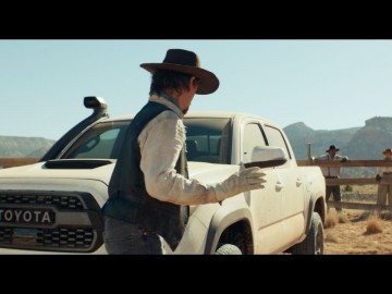 Toyota Tacoma pokonała Chucka Norrisa